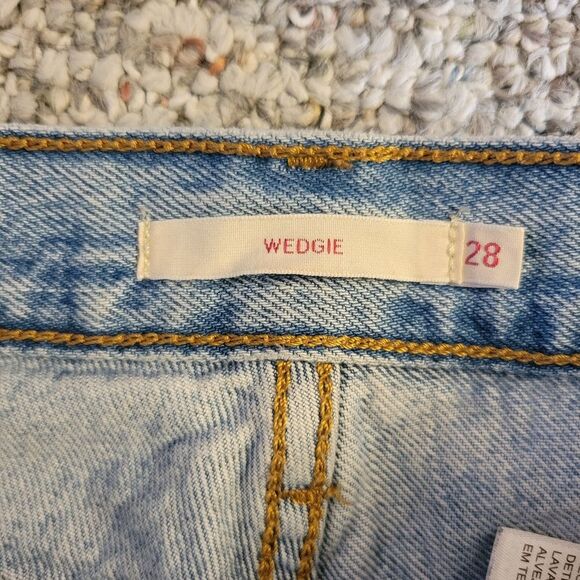 Levi's Premium Wedgie Button Fly Distressed Jeans Size 28 Light Wash - Picture 5 of 8